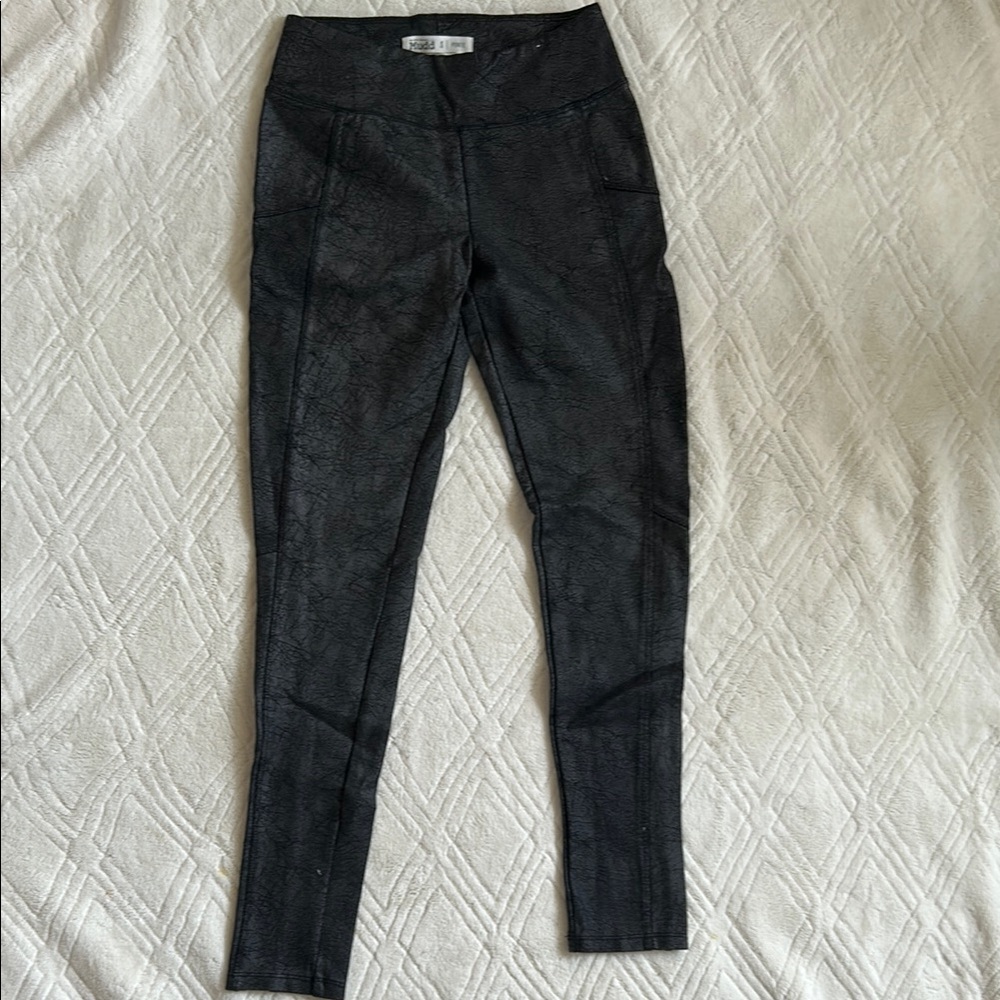 Black High-Waisted patterned Leggings